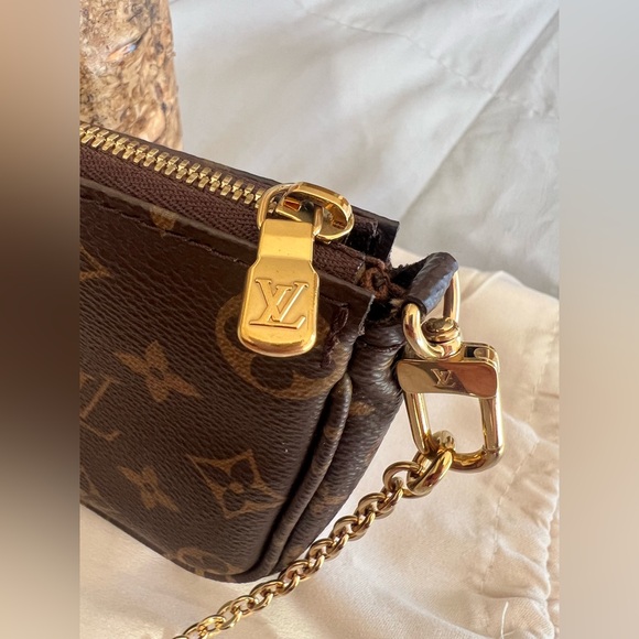 Louis Vuitton Small Pochette - Picture 8 of 17